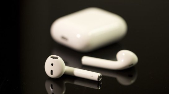 Apple добавила голосовую активацию в новые AirPods