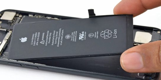 Может потребоваться месяц, чтобы заменить оригинальную батарею в iPhone