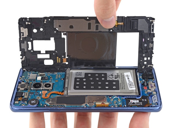 Специалисты iFixit поставили смартфону Samsung Galaxy S9+ четыре балла за ремонтопригодность