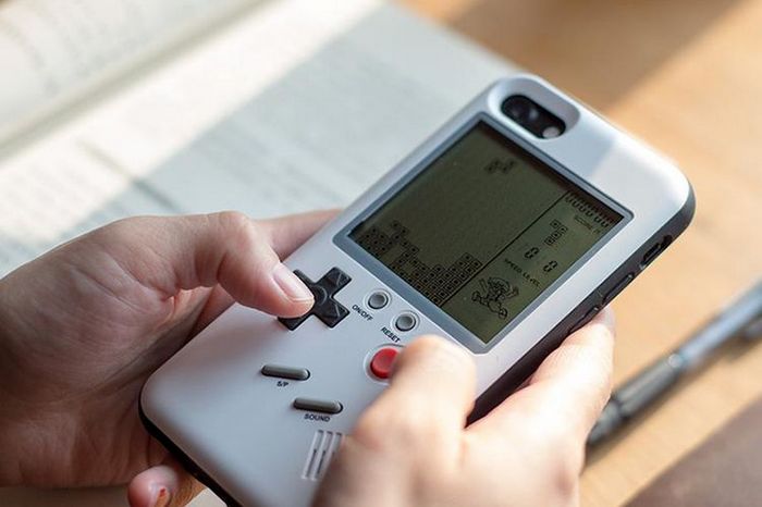 Wanle предлагает чехол для iPhone со встроенной портативной консолью Game Boy - 2