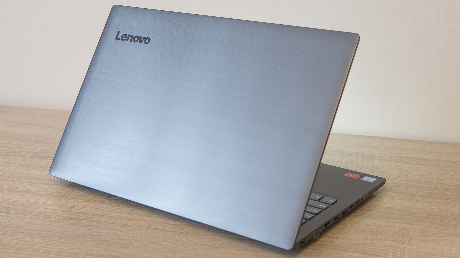Обзор ноутбука Lenovo V330-15: надёжный офисный трудяга - 1