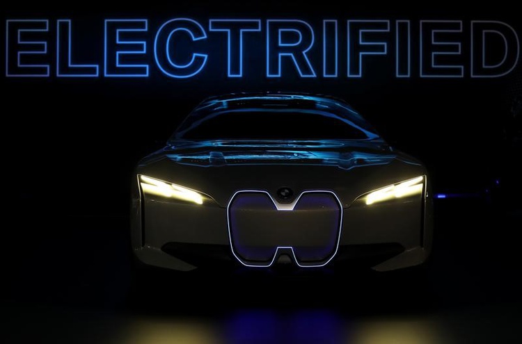 BMW увеличит расходы на разработку электромобилей и самоуправляемых машин