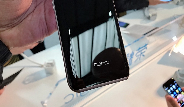 Huawei может создать смартфон, который будет работать с приложениями на основе блокчейна - 1