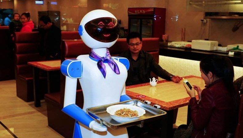 «Приятного аппетита, землянин». Рестораны, где вас накормят роботы - 4