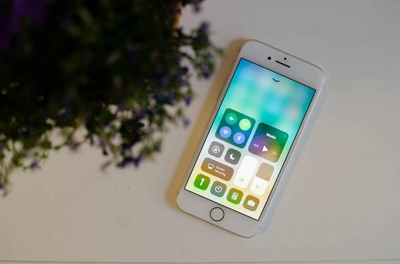 Очередное обновление iOS нарушило работу некоторых смартфонов iPhone 8, побывавших в неофициальных сервисных центрах - 1