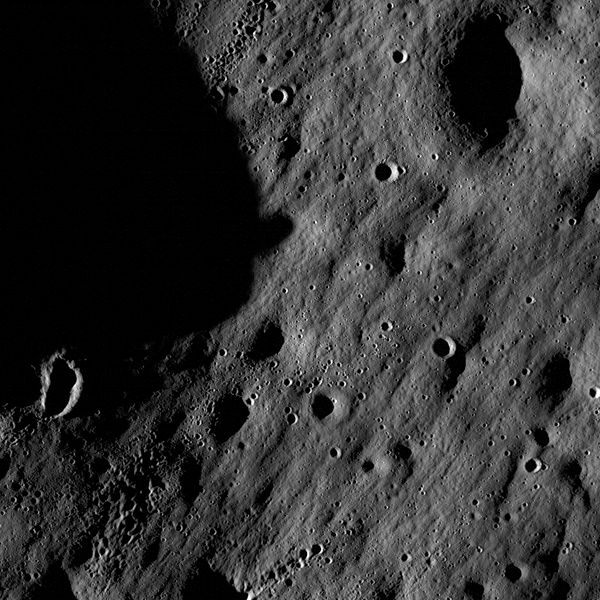 НАСА перевыпустило тур по Луне в 4К - 1