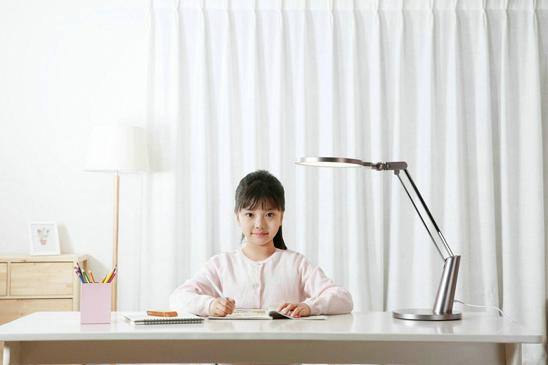 Настольная лампа Xiaomi Yeelight Eye Lamp Pro защищает глаза от синего света