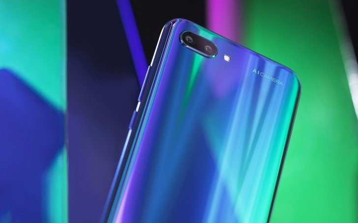 Вне Китая смартфон Honor 10 предложен с 4 ГБ ОЗУ