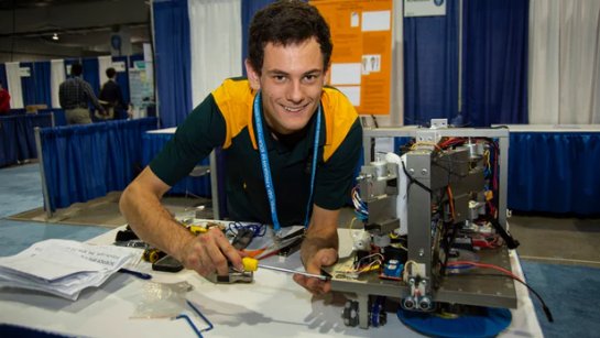 Автономный роботизированный очиститель окон занимает первое место в Intel ISEF