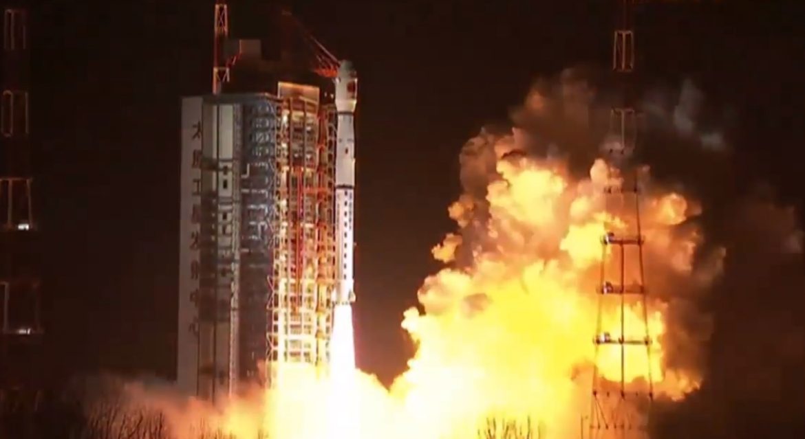 Китай запустил спутник Queqiao для связи с грядущей лунной миссией - 1