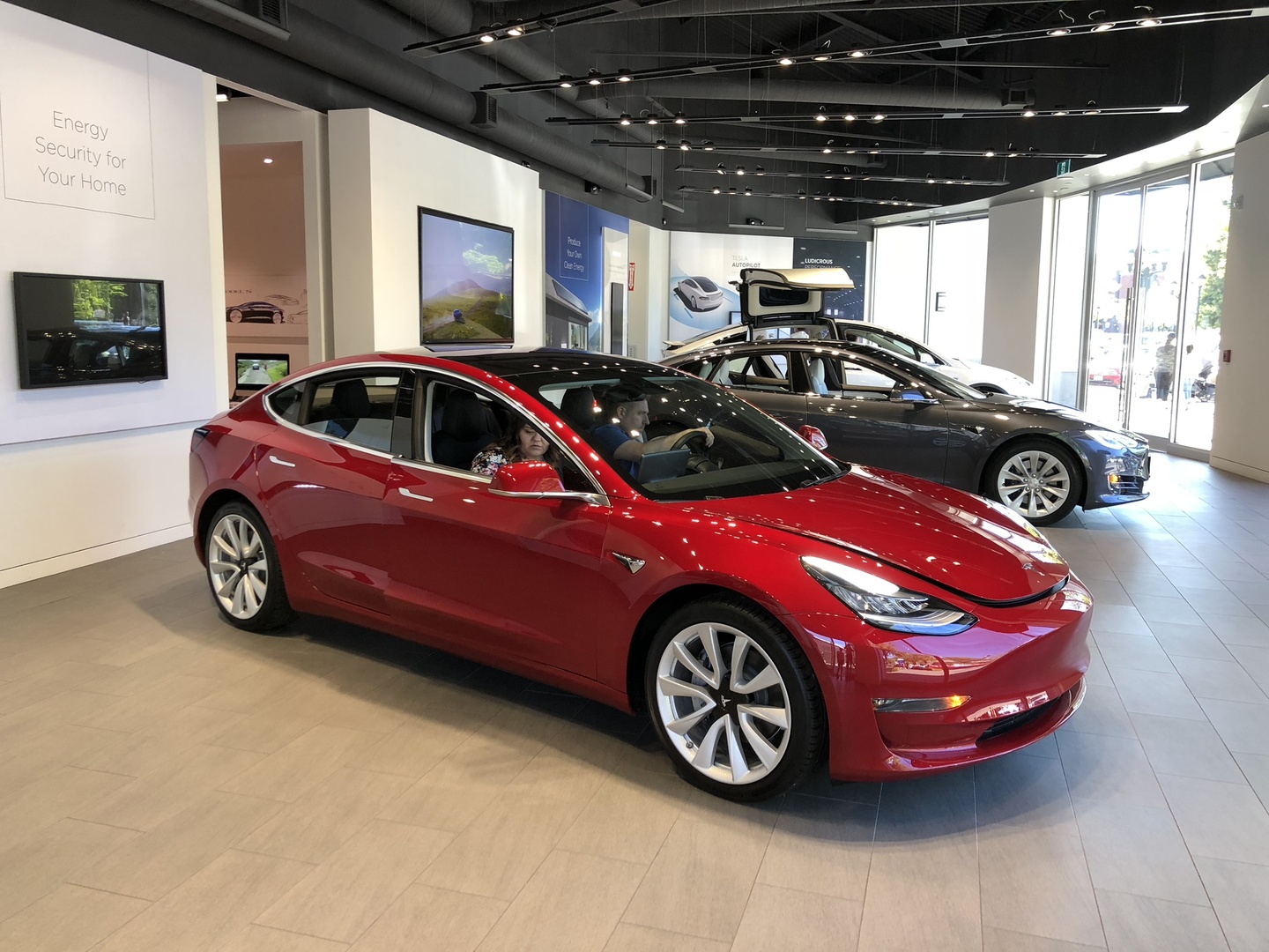 Новый рекорд Tesla Model 3 - 1