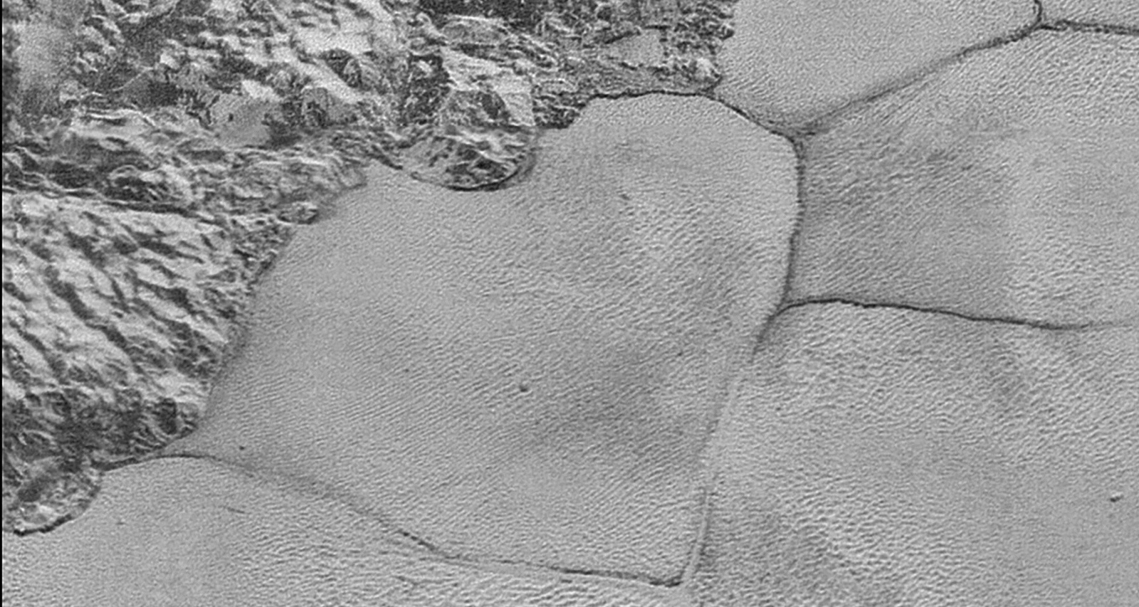 На Плутоне нашли метановые дюны