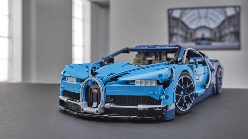Конструктор Bugatti Chiron из 3599 деталей
