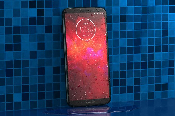 Смартфон Moto Z3 Play лишился разъема 3,5 мм и получил адаптер для наушников в комплекте