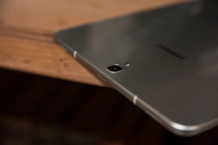 Планшет Samsung Galaxy Tab S4 получит экран диагональю 10,5 дюйма и аккумулятор емкостью 7300 мА•ч