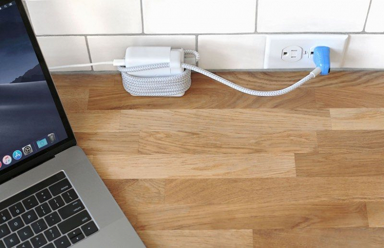 Зарядный кабель Stella для MacBook и ПК подсвечивает розетку 
