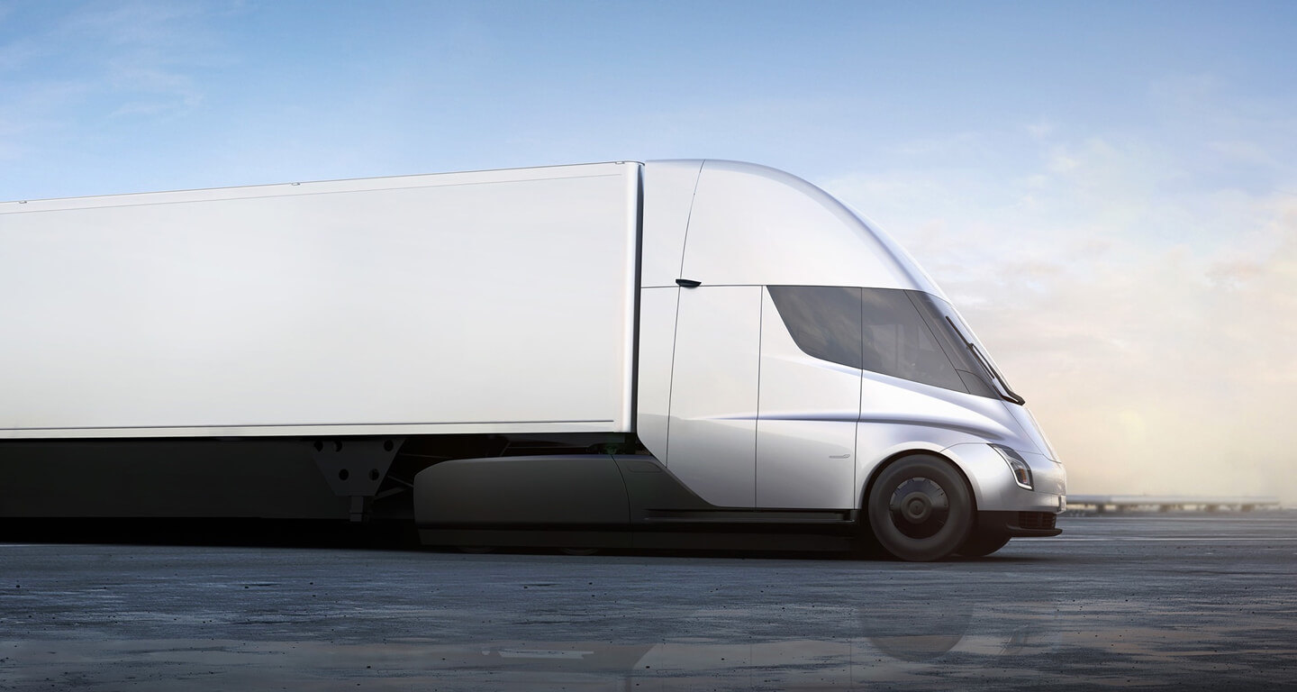 Грузовик Tesla Semi едет по мосту «Золотые Ворота»: видео