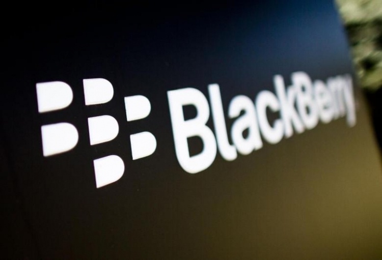 BlackBerry терпит убытки и теряет выручку