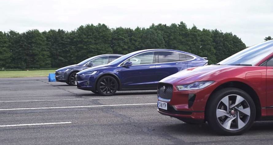 Электрокроссовер Jaguar I-Pace выставили против двух Tesla Model X: видео