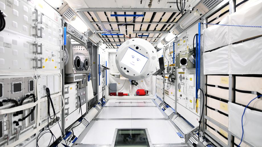 SpaceX отправила на МКС робота с искусственным интеллектом - 1