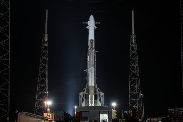 SpaceX успешно запустила на орбиту ракету Falcon 9 с «грузовиком» Dragon, уже запускавшиеся ранее