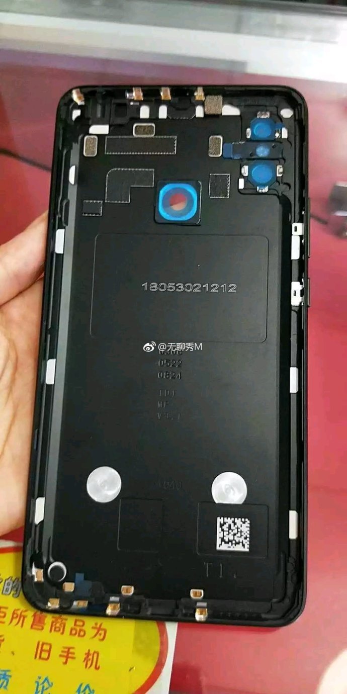 Огромный Xiaomi Mi Max 3 показался на живых фото - 2
