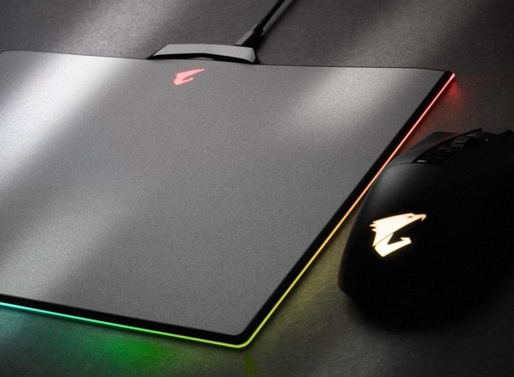 Коврик для мыши Aorus P7 получил подсветку RGB Fusion