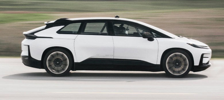 Faraday Future испытала на скорости до 250 км/ч свой первый электромобиль, планируя выпустить его в 2018 году