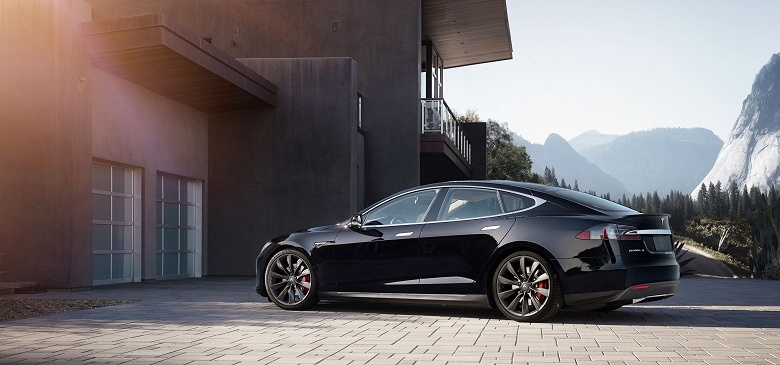 Германия требует с некоторых владельцев автомобилей Tesla Model S по 4000 евро