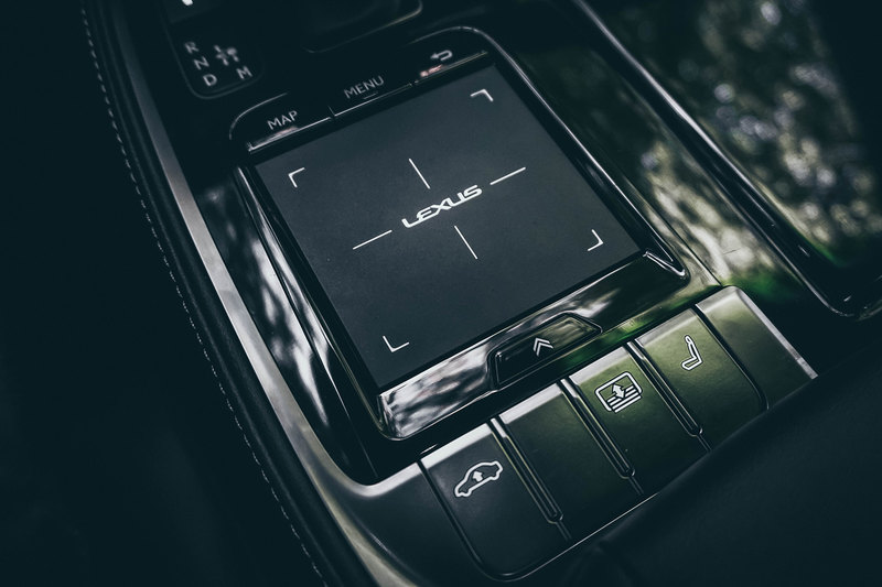Омотенаши: тест Lexus LS 500