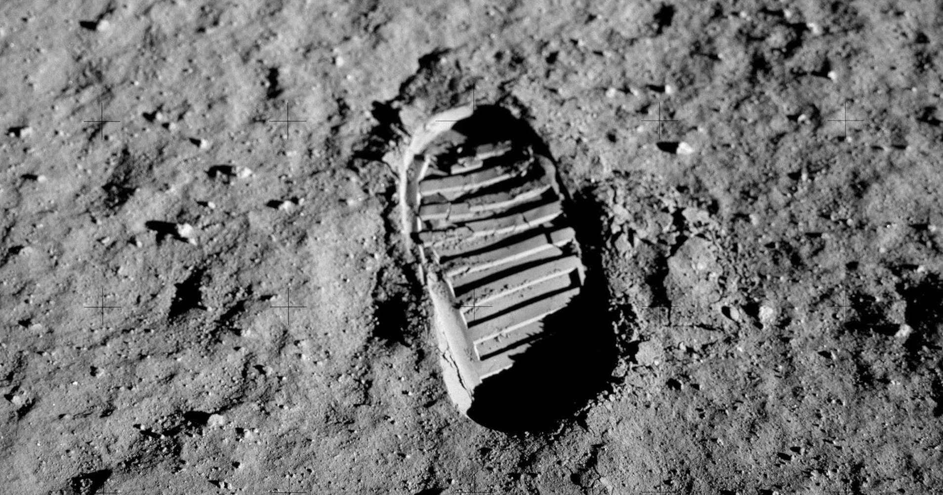 Ученые рассказали, как изменится походка человека на Луне