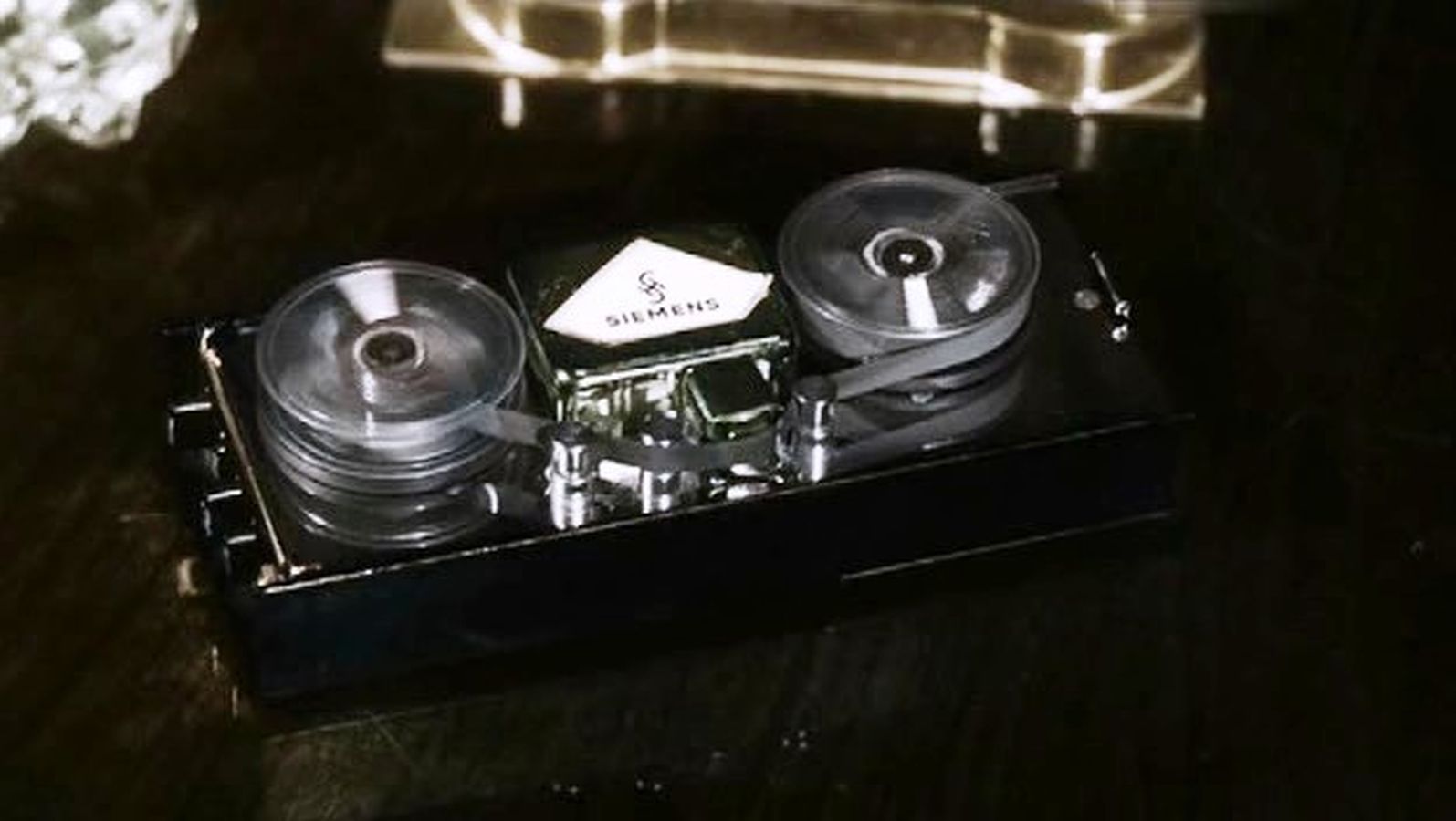 Аудиогаджет специального назначения: диктофон Штирлица, его реальный прототип и смелое историческое моделирование - 9