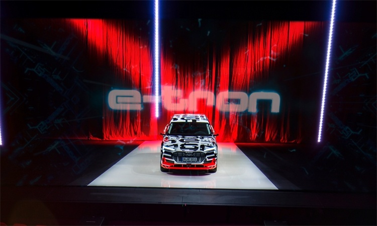 Audi определилась со сроками анонса электрического кроссовера e-tron