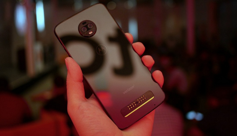 Представлен смартфон Motorola Moto Z3. И он дешевле младшей модели Z3 Play