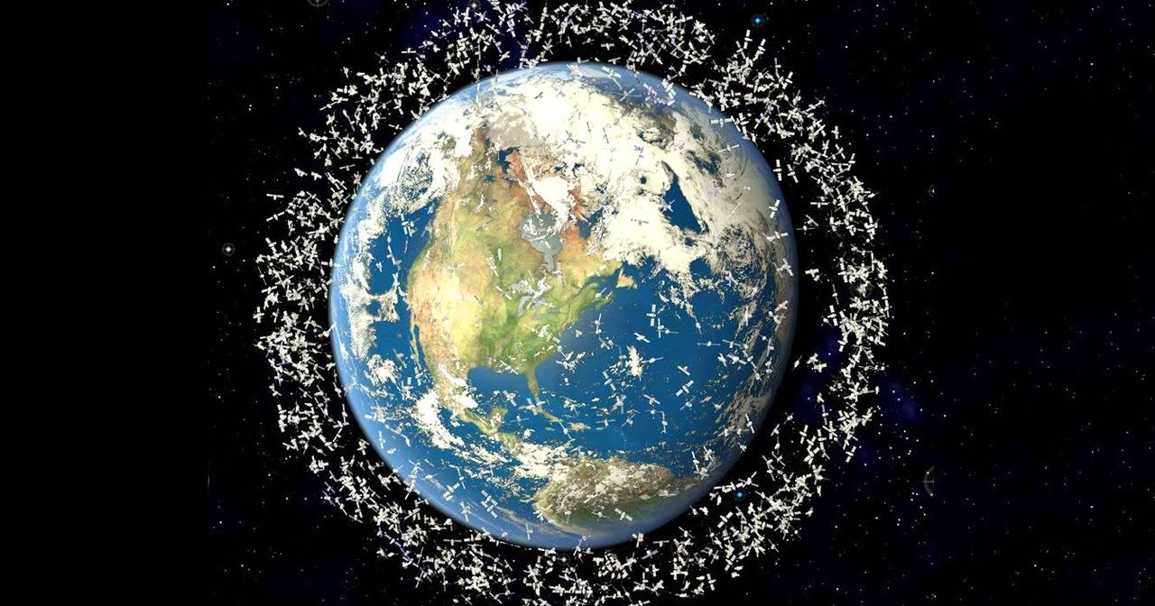 Спутник МГУ сможет бороться с космическим мусором