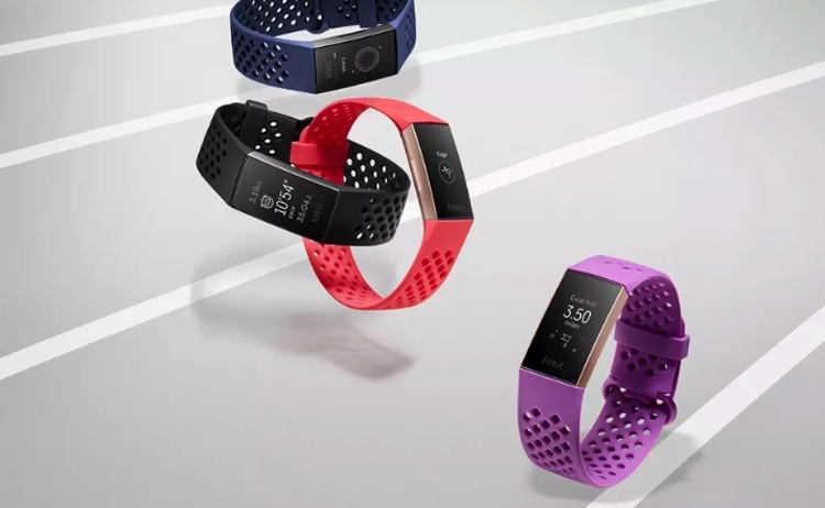 Фитнес-браслет Fitbit Charge 3 не боится погружений на глубину до 50 метров