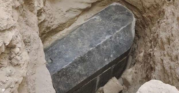 Ученые установили, кто был похоронен в «черном саркофаге»