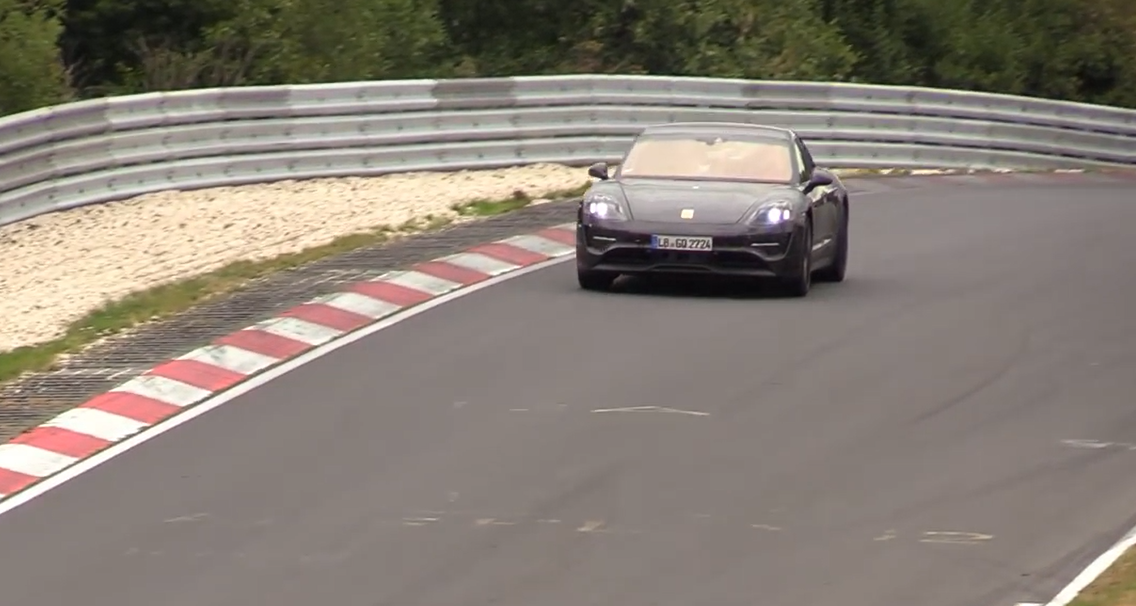 Электромобиль Porsche Taycan вновь замечен на Нюрбургринге: видео