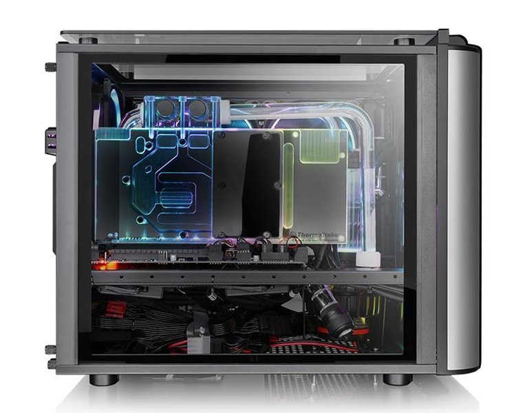 Корпус Thermaltake Level 20 VT позволяет сформировать компактный игровой ПК