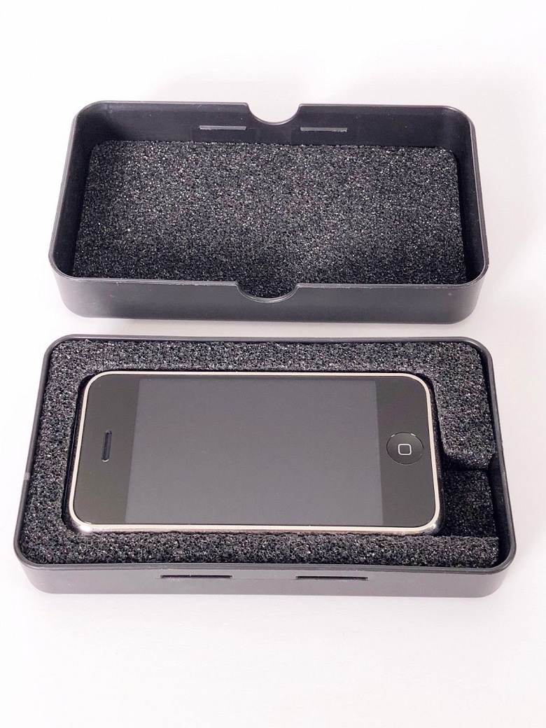 На eBay продаётся редчайший прототип оригинального iPhone - 3
