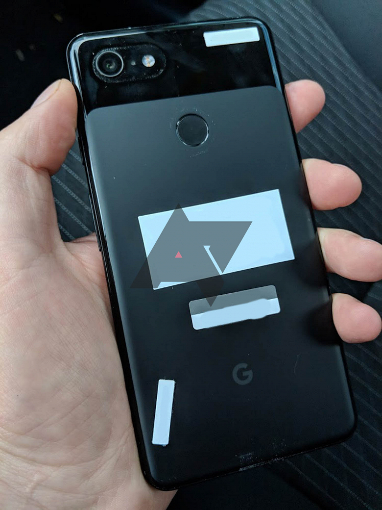 Новенький смартфон Google Pixel 3 XL забыли в такси