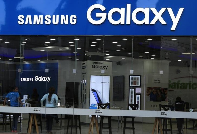 Samsung приписывают намерение выпустить смартфон с четверной камерой