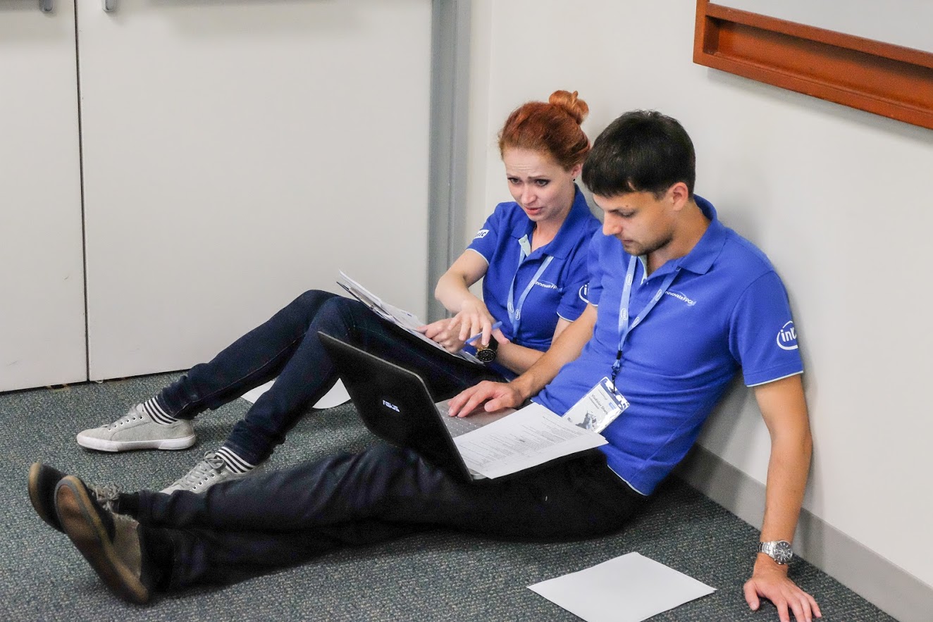 Японские феи показывают работу master-slave триггера в новой манге по цифровой электронике - 37 Японские феи показывают работу master-slave триггера в новой манге по цифровой электронике - 37