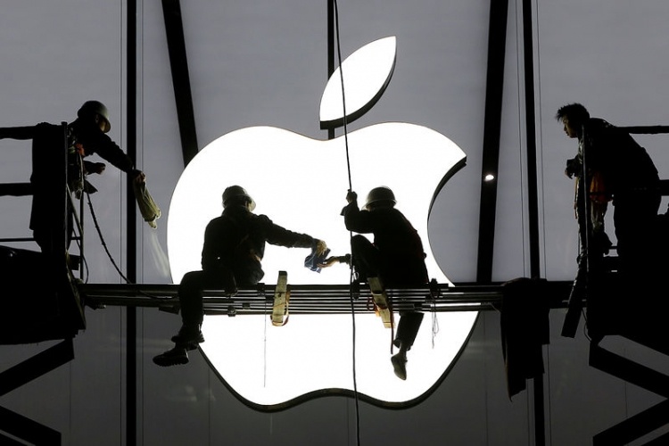 Акции китайских поставщиков Apple рухнули после заявления Трампа