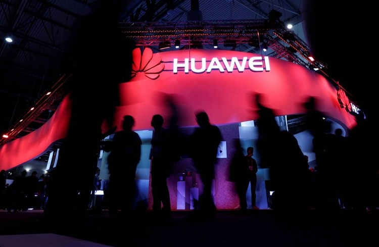 Huawei: гибкий смартфон сможет заменить компьютер