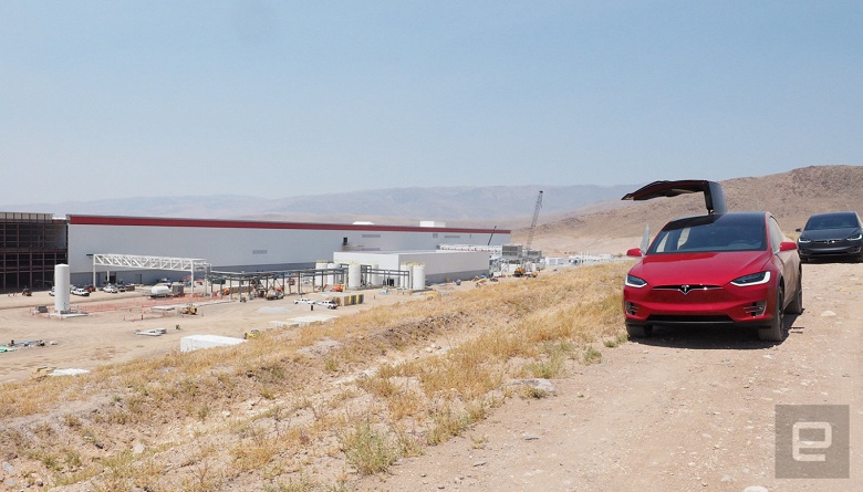На заводе Tesla Gigafactory вспыхнул пожар - 1
