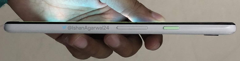 Фотогалерея дня: белый смартфон Pixel 3 XL с мятно-зеленой кнопкой включения