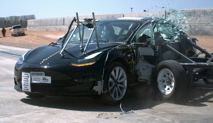 Tesla Model 3 назвали одним из самых безопасных автомобилей
