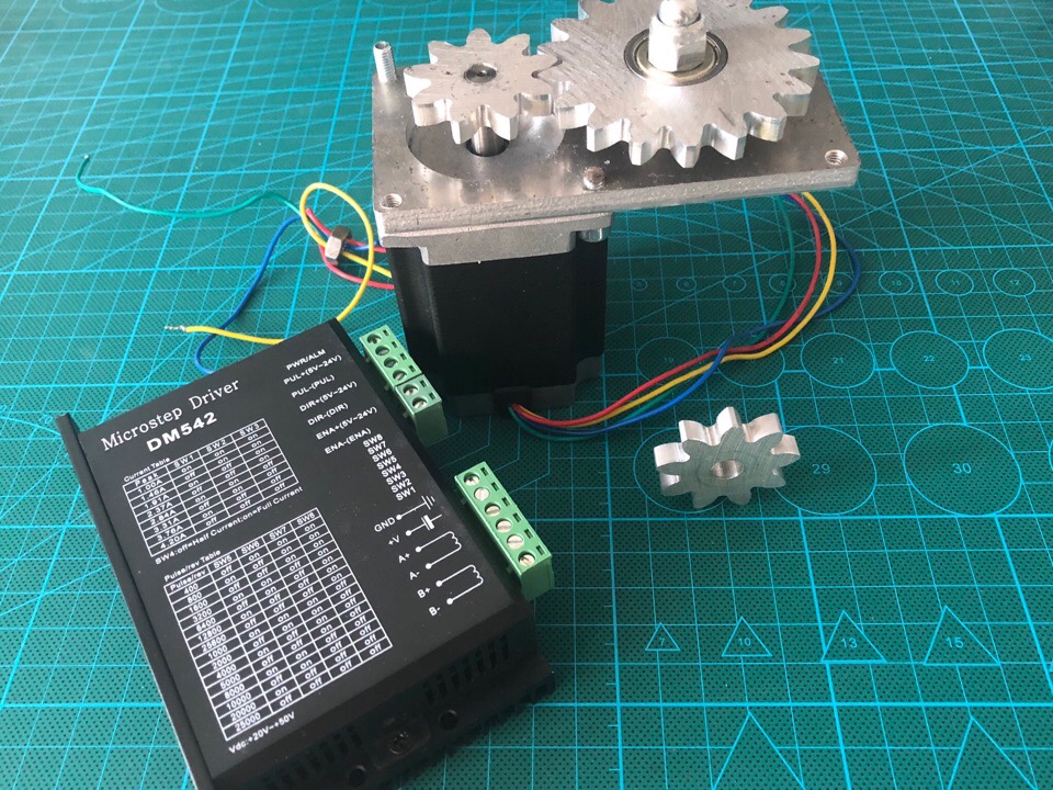 Одноступенчатый редуктор с приводом от Шагового Двигателя - 1 Одноступенчатый редуктор с приводом от Шагового Двигателя - 1