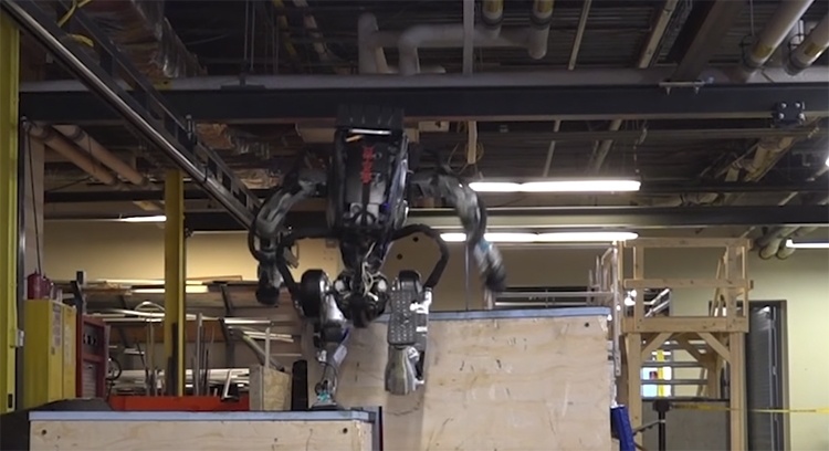 Видео дня: робот Boston Dynamics Atlas демонстрирует навыки «паркура»